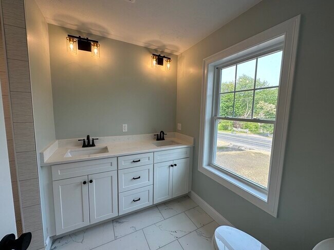 Building Photo - 411 South St