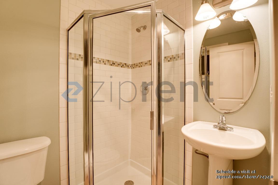 Building Photo - 9506 Interlake Ave N