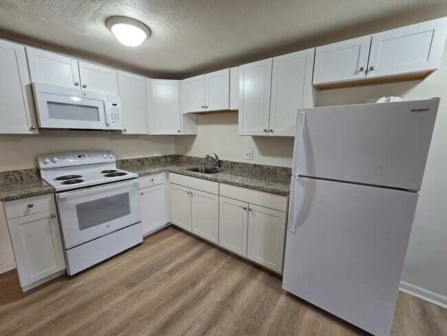 Primary Photo - 270 Quarry St