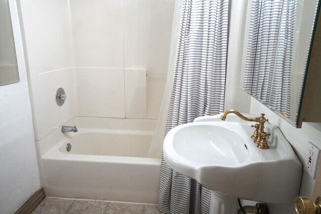 Building Photo - 11965 W Gunsmoke Dr