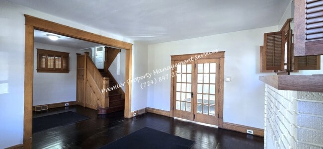 Building Photo - 922 Winslow Ave