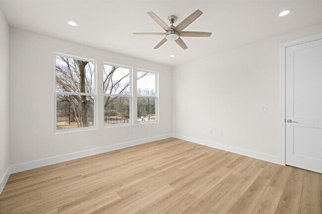 Building Photo - 6107 Richardson Ln