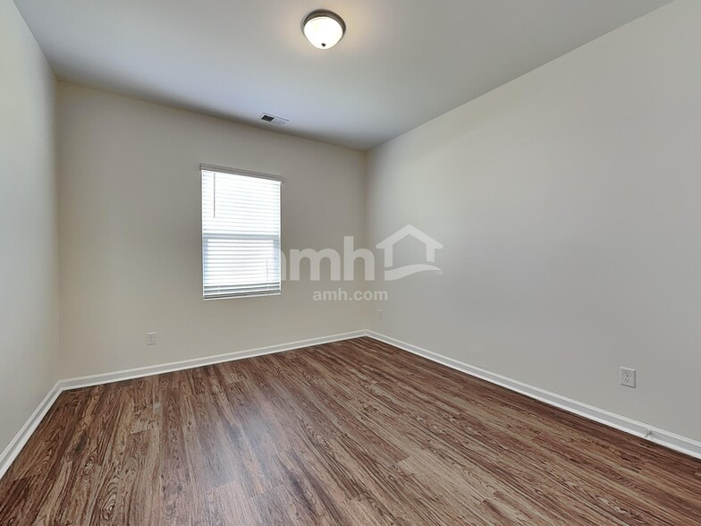 Building Photo - 122 Orion Way