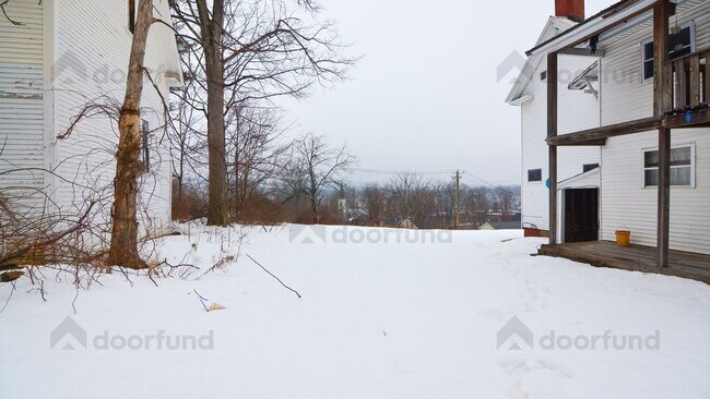 Building Photo - 11 Pleasant St