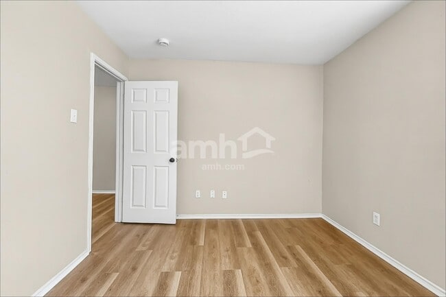 Building Photo - 429 Grant Ln