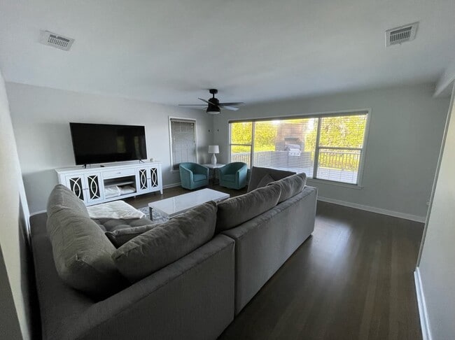 Building Photo - 940 N Kepler Rd