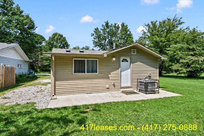 Building Photo - 2518 N Weller Ave