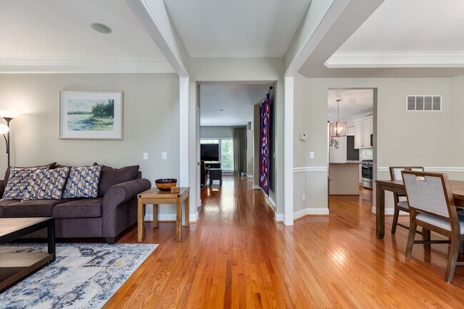 Building Photo - Short term rental available