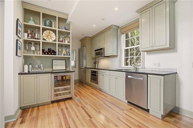 Building Photo - 364 Bellevue Ave