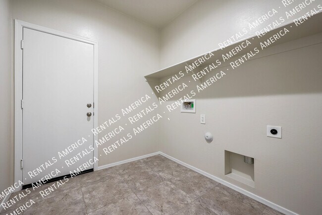 Building Photo - 18436 W Artemisa Ave