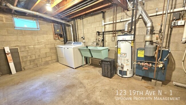 Building Photo - 123 19th Ave N