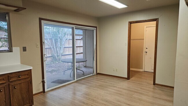 Building Photo - 15127 Forest Lodge Dr