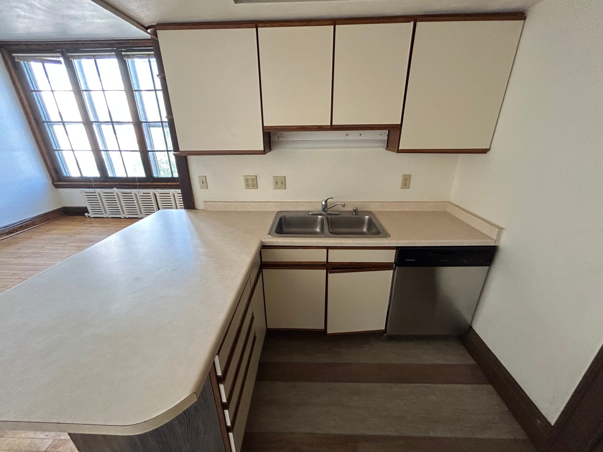 Building Photo - 612 Howard Plz