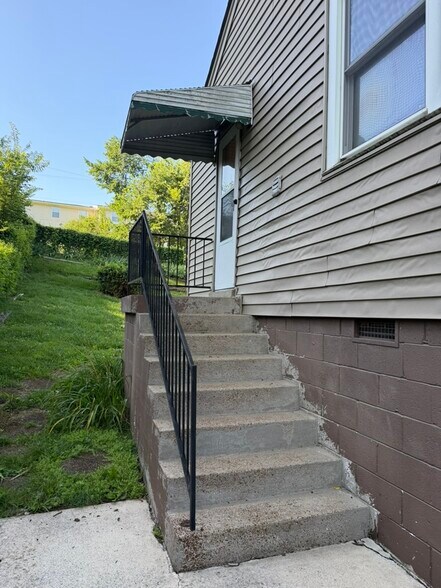 Building Photo - 3806 Dakota Ave