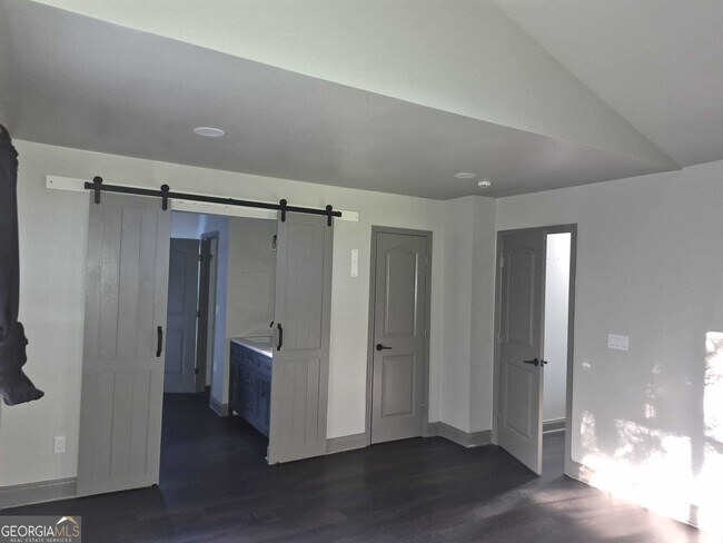 Building Photo - 1020 Hampton Hill Ct