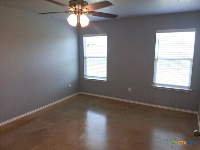 Building Photo - 3010 Privet Dr