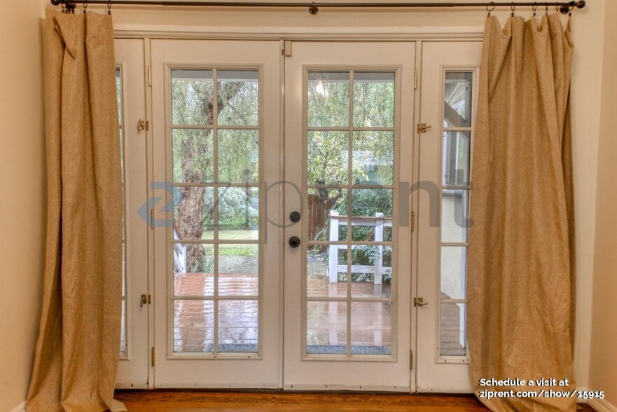 Building Photo - 5142 Balboa Blvd