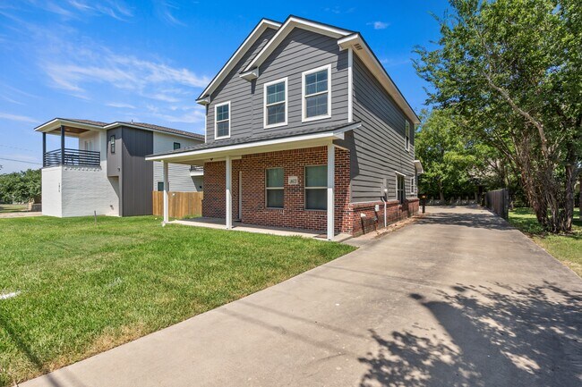Building Photo - 403 Holleman Dr