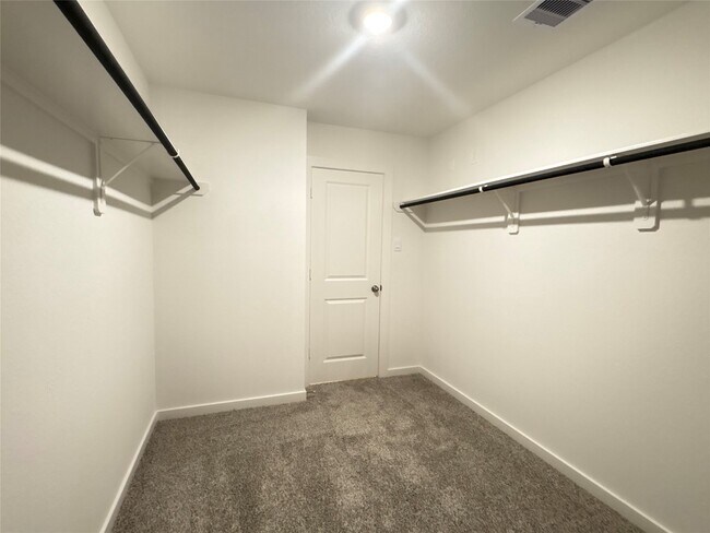 Building Photo - 31114 Royal Acres Ct