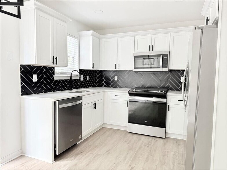 Building Photo - 900 Melrose Park Pl