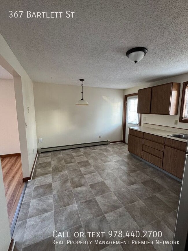 Building Photo - 367 Bartlett St