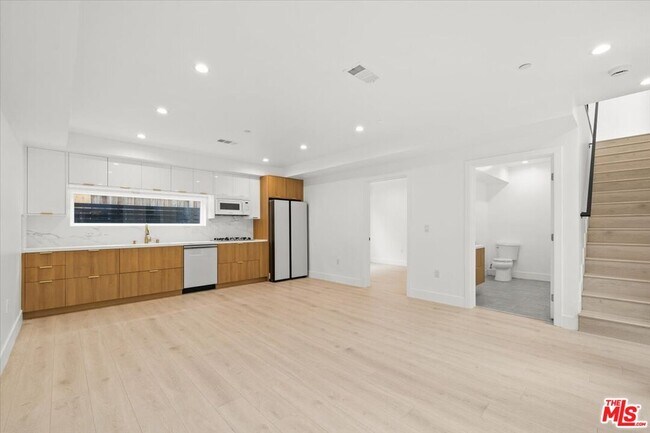 Primary Photo - 4922 S Centinela Ave
