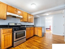 Building Photo - 469 Salem St