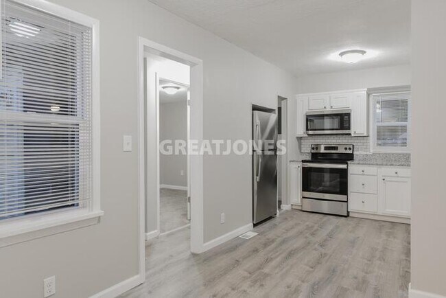 Building Photo - 2220 Gaebler Ave
