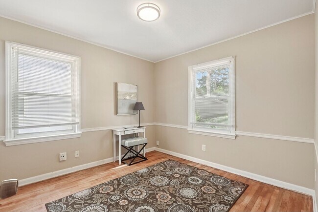 Building Photo - 446 Huntmere Dr