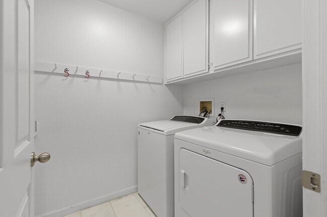 Building Photo - 6807 E Pinnacle Pointe