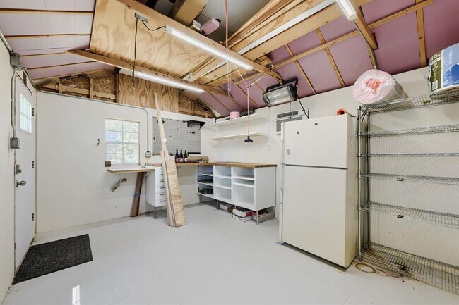 Building Photo - 5503 Wellington Dr