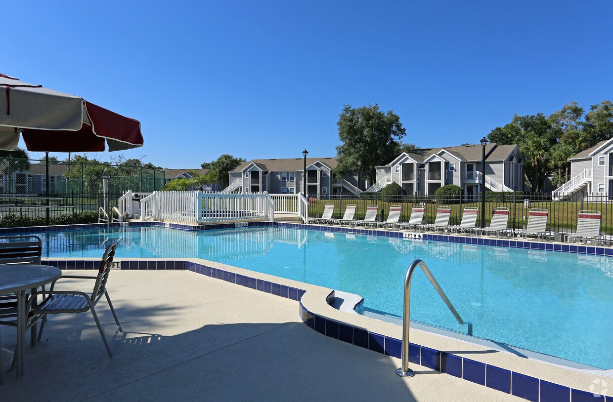 Colonial Pointe Apartments Orlando