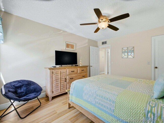 Building Photo - 755 Normandy Ln
