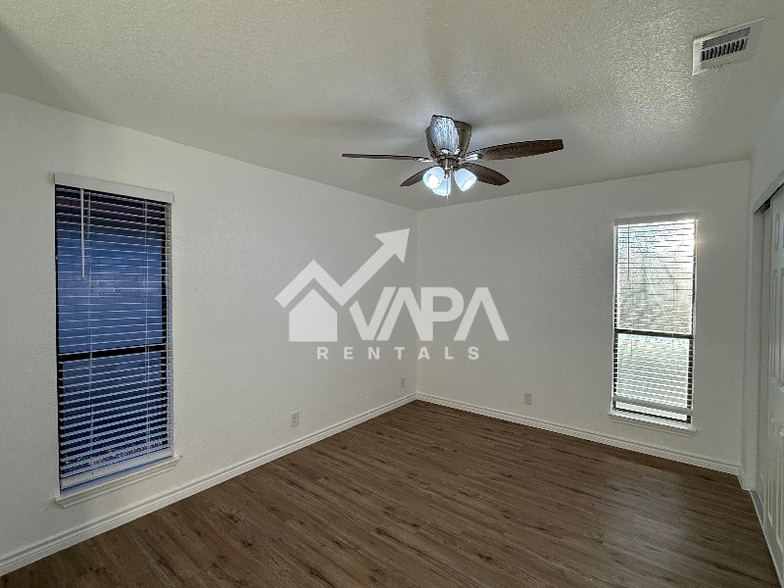 Building Photo - 6111 Feather Crest Ln