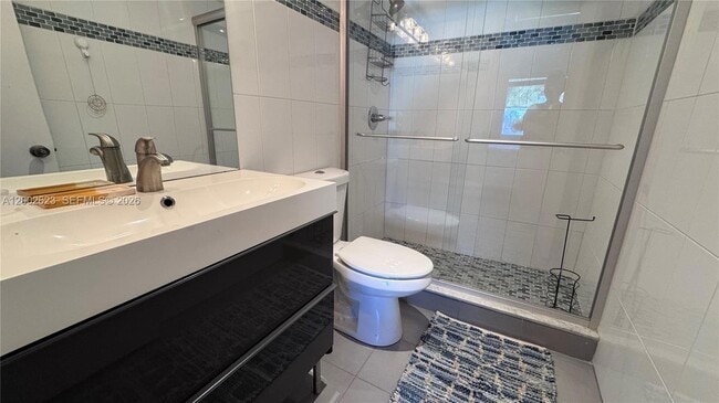 Building Photo - 903 NE 27th Ave