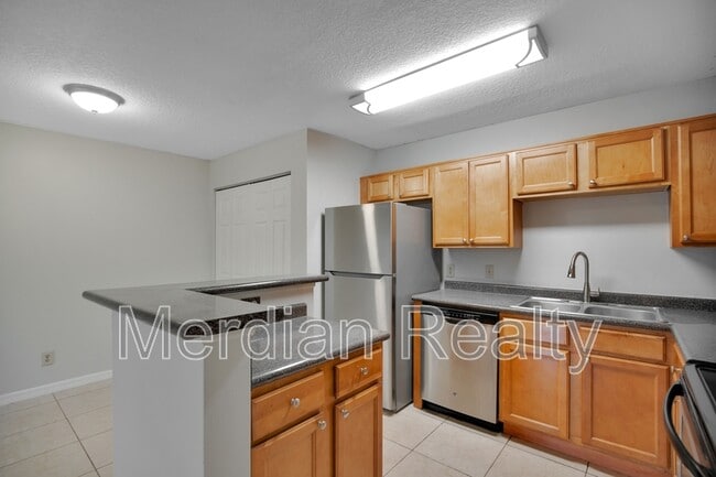 Building Photo - 305 Lakepointe Dr
