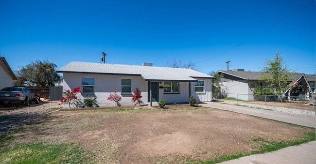 Building Photo - 5638 N 61st Ln