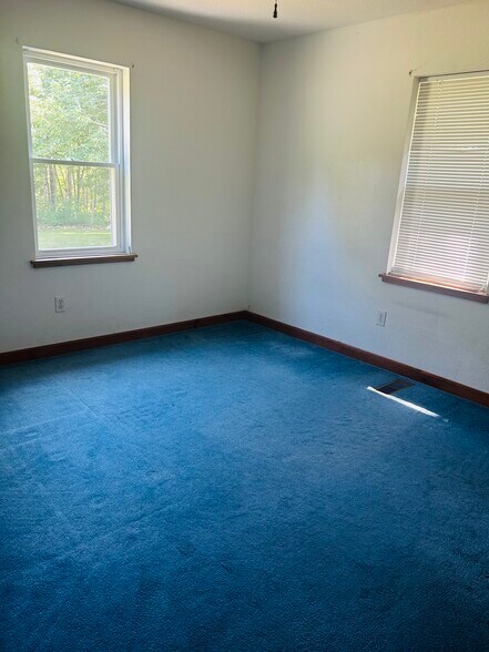 Queen bed - 22 Ridge Rd
