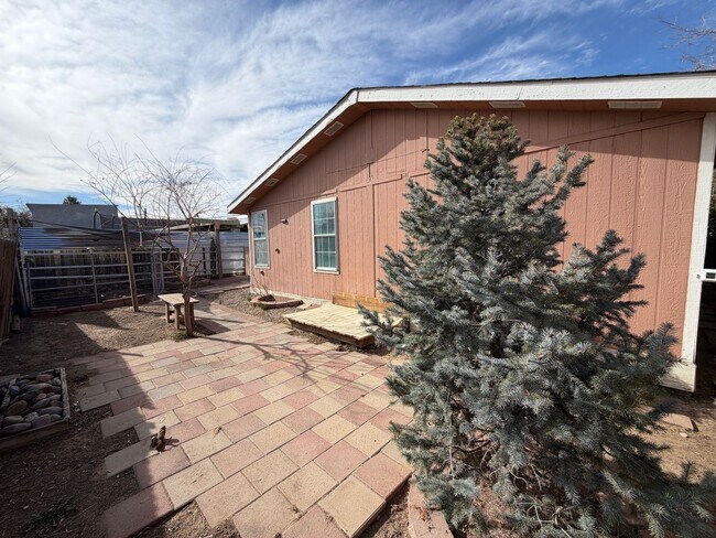 Building Photo - 3 Bedroom Single Story Home Available Near Unser Blvd SW & Bridge Blvd SW!