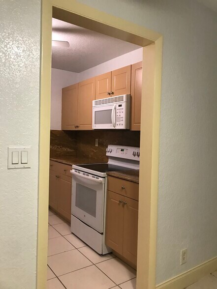 Building Photo - 760 SE 2nd Ave