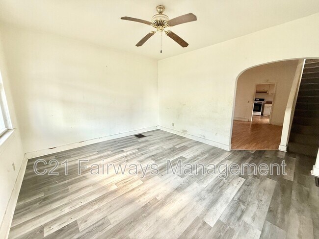 Building Photo - 726 Waddell Ave