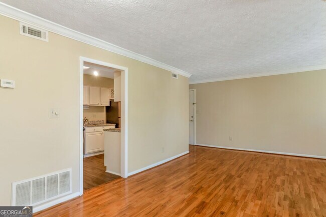 Building Photo - 5155 Roswell Rd NE