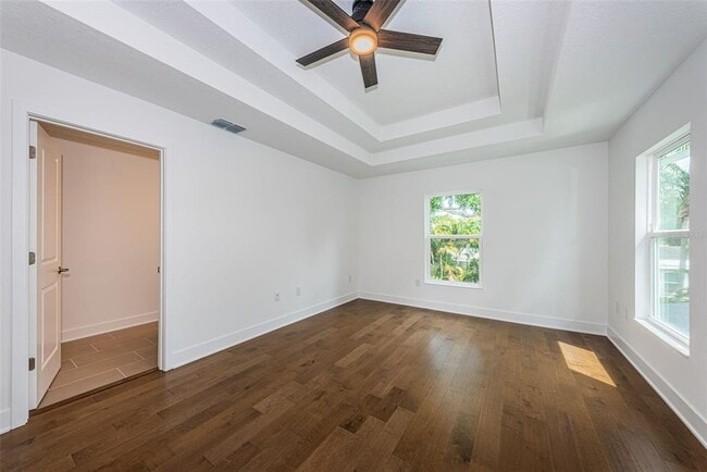 Building Photo - 1701 25th Ave N