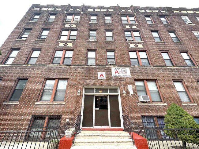 Building Photo - 117 Corbin Ave
