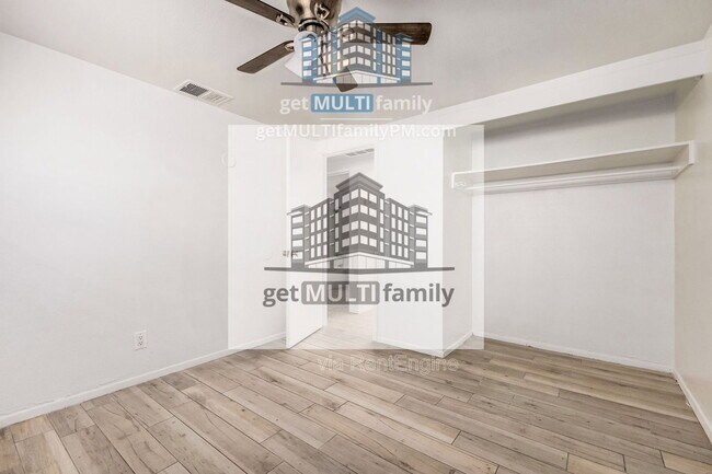 Building Photo - 1402 W Mercer Ln