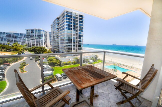 Building Photo - 1730 Avenida Del Mundo