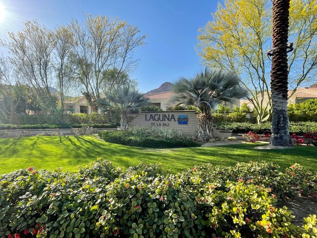 Building Photo - AVAILABLE NOW  ! LOVELY 3 Bedroom/ 2 Bathroom Home in Laguna De La Paz!