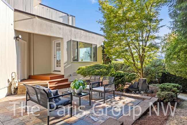 Building Photo - Stunning 3 Story Kirkland Water View Home ...