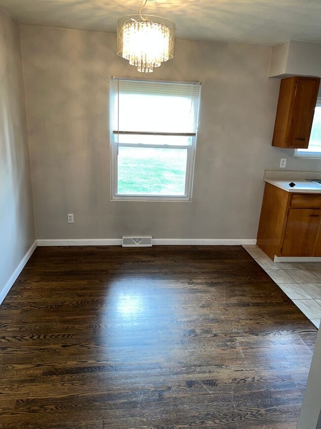 Building Photo - 3 Bed / 1 Bath Single-Family Home – Richland School District