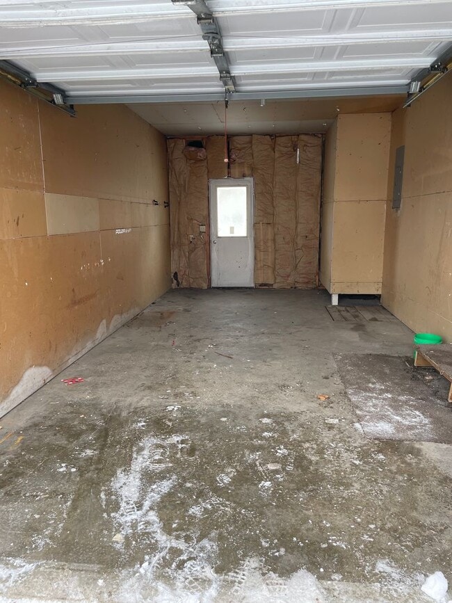 Building Photo - 413 S Harkless Dr